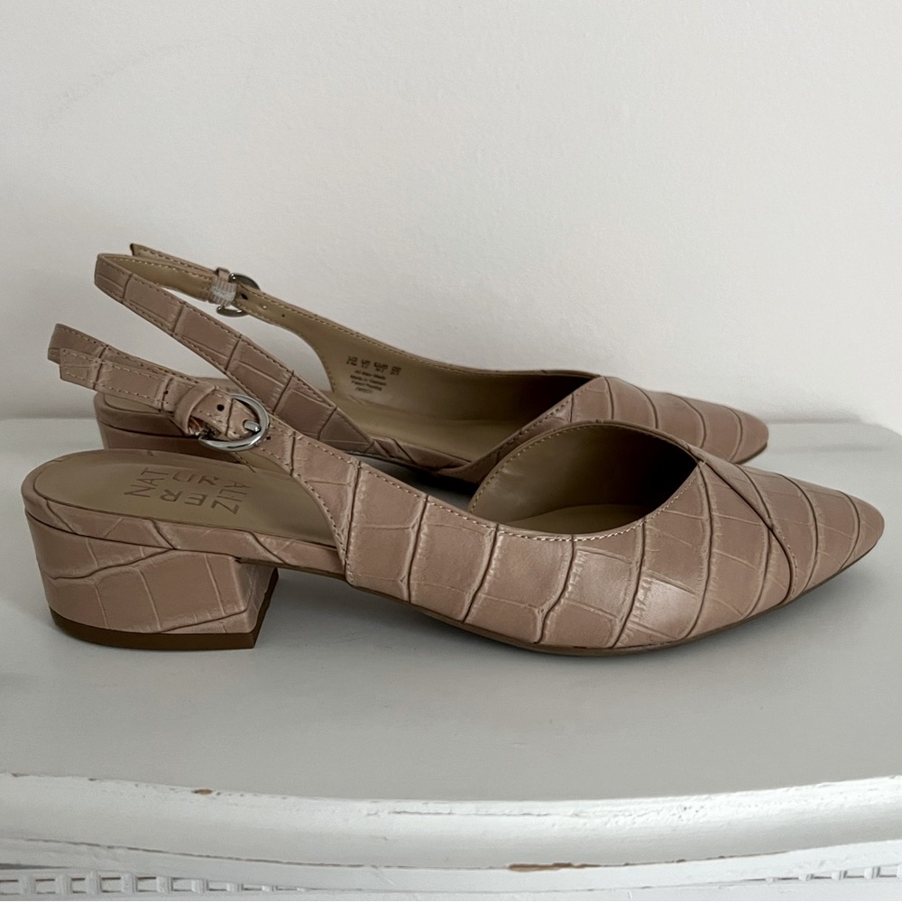NATURALIZER | Banks Flat